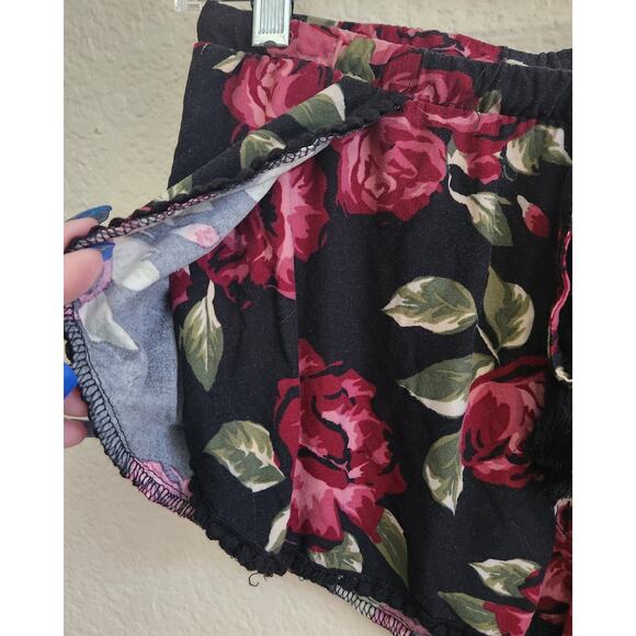 Hot Kiss Black Burgundy Floral Print Faux Wrap Shorts Large Lightweight Pull On - Picture 3 of 6